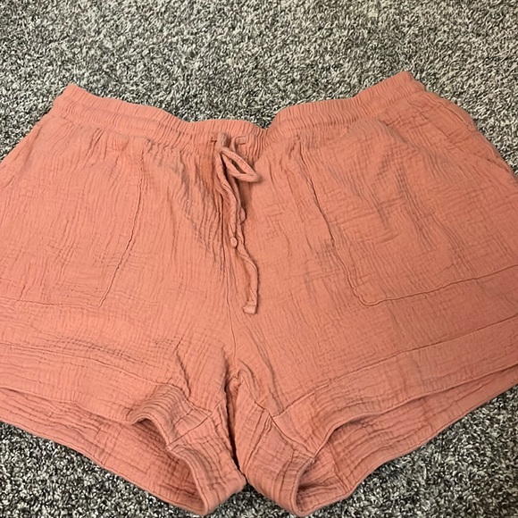 Salman/coral pocket shorts - Picture 1 of 2